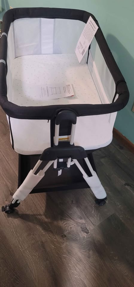 Fodoss Baby 4-sided Bassinet Bedside Sleeper with Wheels and Storage Tray