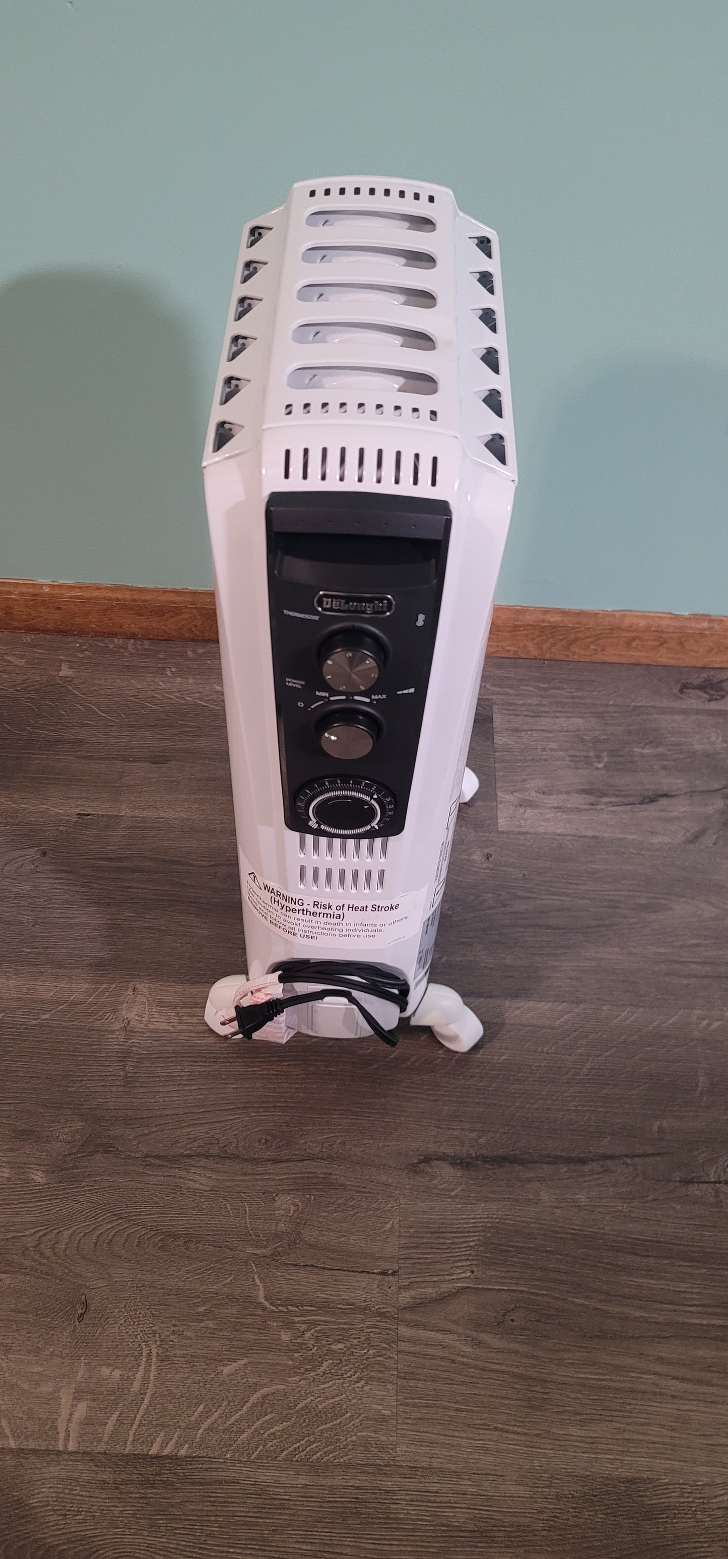 White De'Longhi Dragon Oil Filled Radiator Heater, 1500W Electric