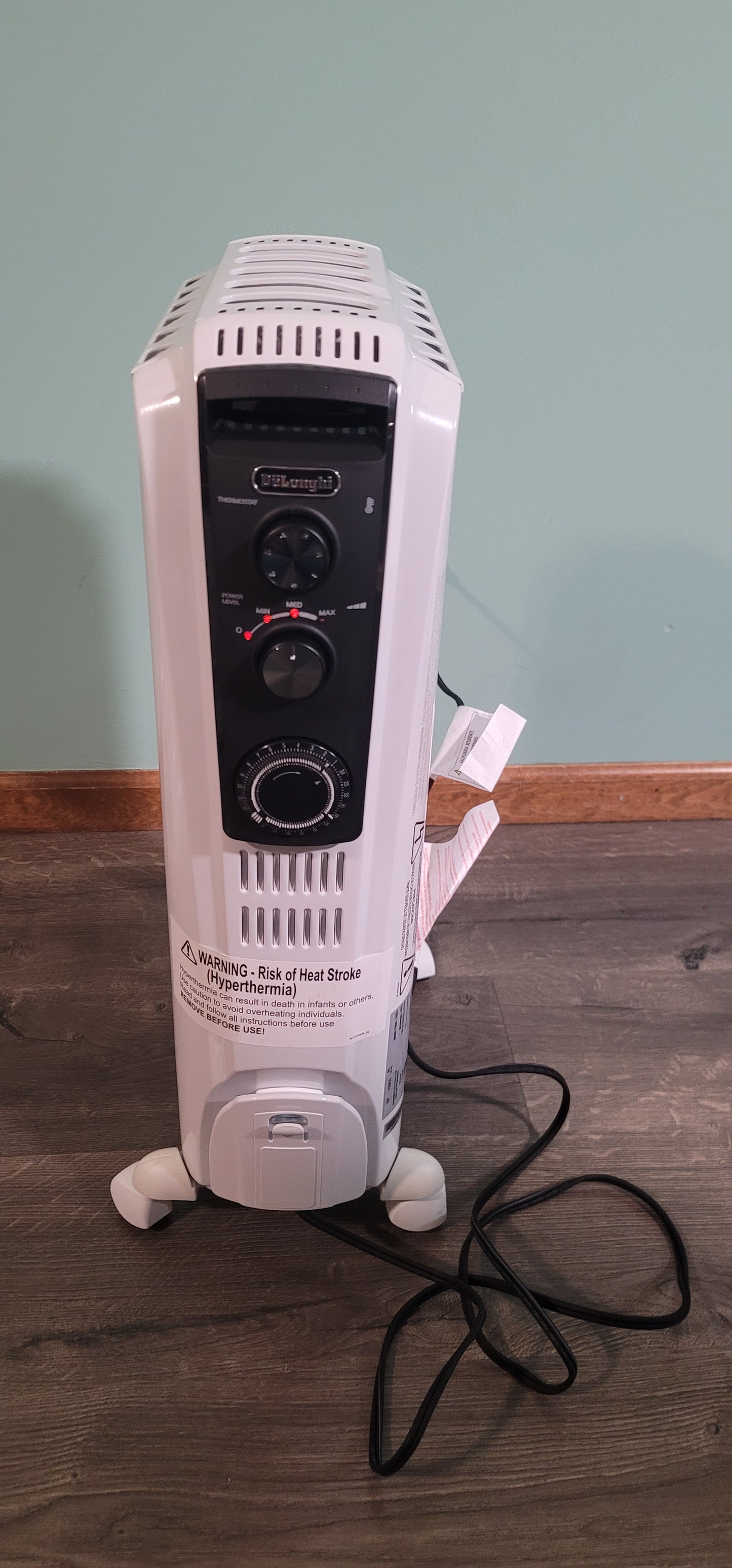 White De'Longhi Dragon Oil Filled Radiator Heater, 1500W Electric