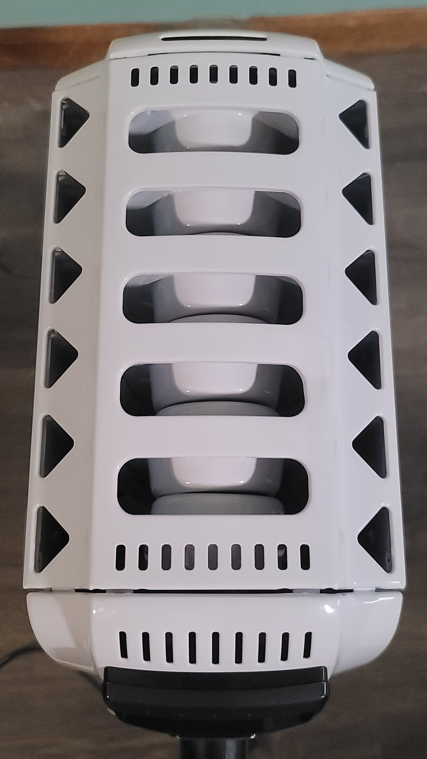 White De'Longhi Dragon Oil Filled Radiator Heater, 1500W Electric